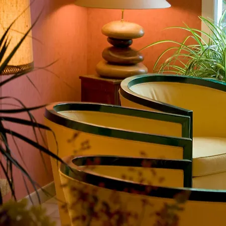 Logis Restaurant Le Provence 拉纳斯
