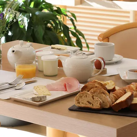 Logis Restaurant Le Provence 3* 拉纳斯