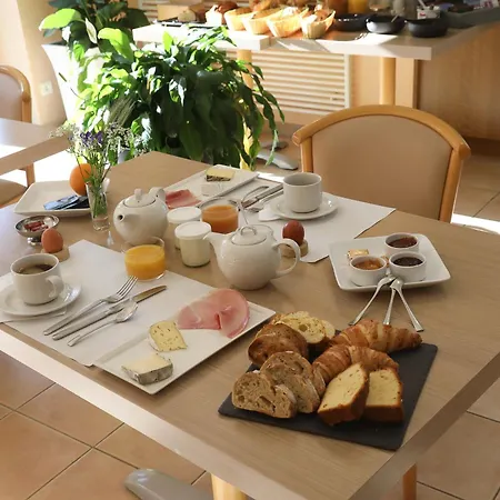 Logis Restaurant Le Provence Hotel Lanarce