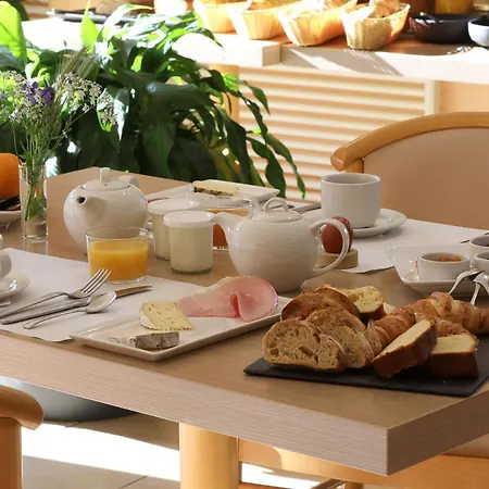 Logis Restaurant Le Provence 拉纳斯